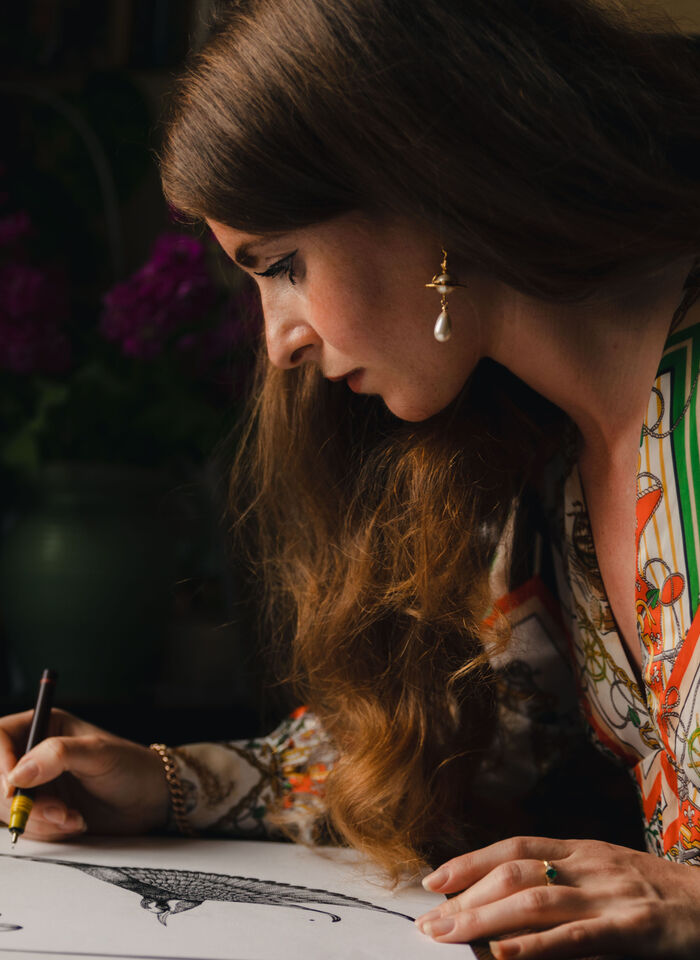 EMILY CARTER (OS 10):
Award-winning fashion designer