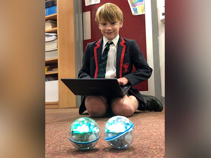 Year 6 Meet 'Sphero' Robots!