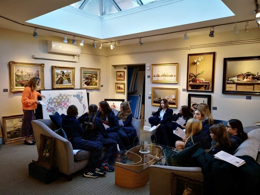 Scholars explore the world of art